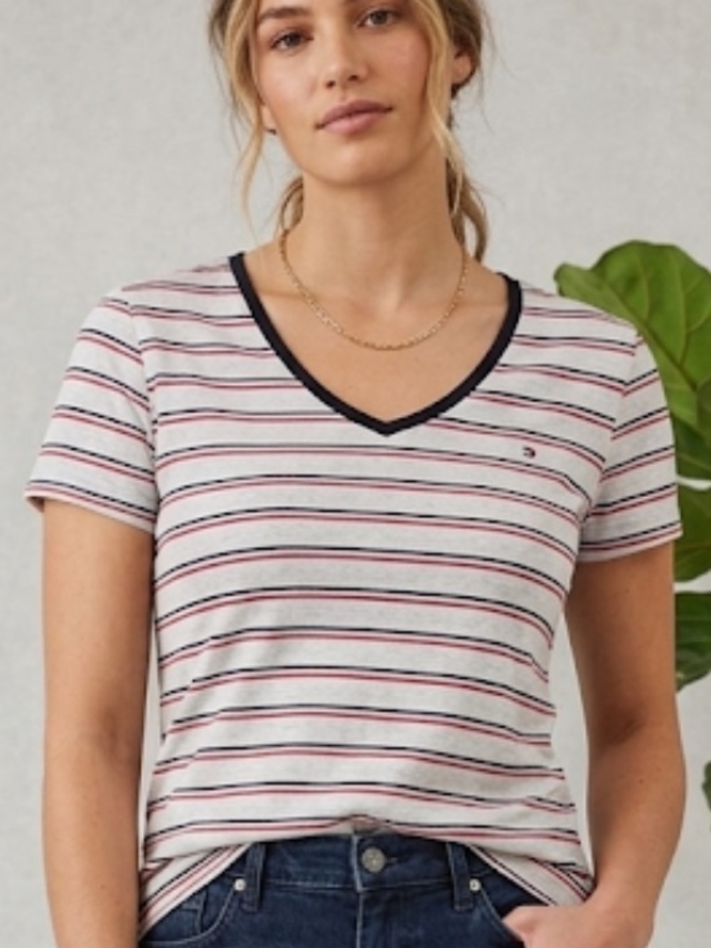 Tommy Hilfiger V-Neck Tee(size XL)
